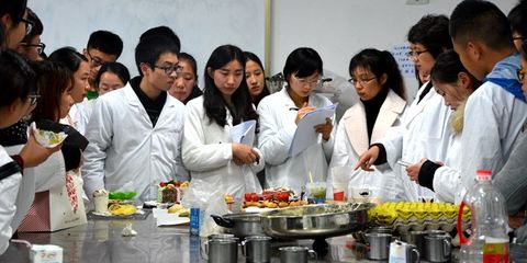 以主題教育為契機，深化工程技術創新，驅動教學科研協同改革